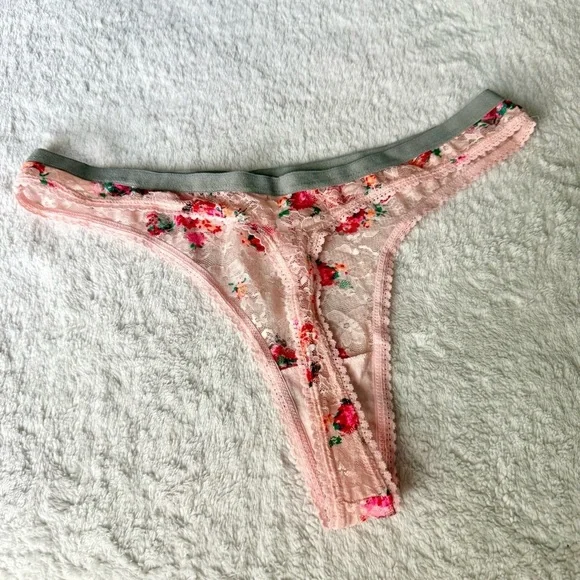 Lace Trim Thong Set (NWOT) - Picture 5 of 8